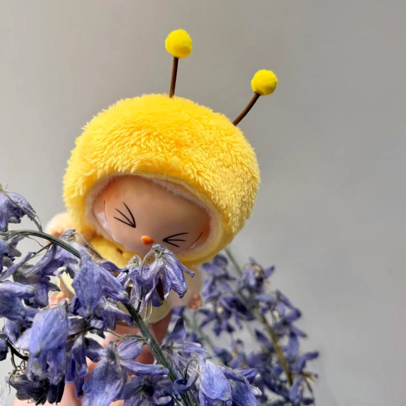 Limited Edition Bee Costume for 17cm Dolls & Plush Toys – Cute Collectible Outfit