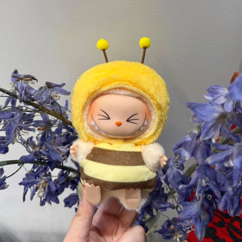 Limited Edition Bee Costume for 17cm Dolls & Plush Toys – Cute Collectible Outfit